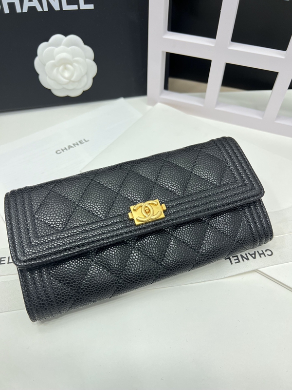 コピーシャネル激安財布正面デザイン